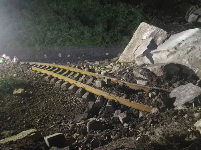 4 bodies retrieved from site of rock collapse blocking major railway line