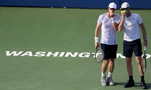 Murray reunites with bro for doubles win, Star closing in on singles return