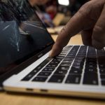 Some Apple laptops banned from airline flights for fire risk