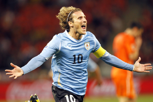 Uruguay great Diego Forlan announces retirement