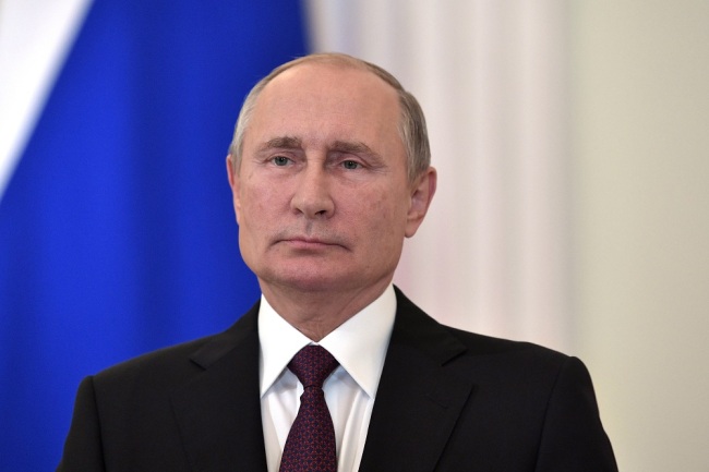 Putin urges U.S. to support extending nuclear arms reduction treaty