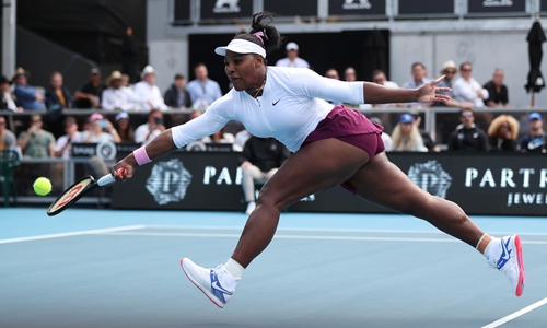 Serena powers past Giorgi