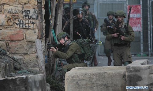 Palestinian protesters clash with Israeli soldiers in Hebron