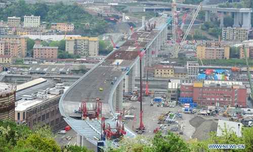 Final span of new Genoa bridge raised in presence of Italian PM