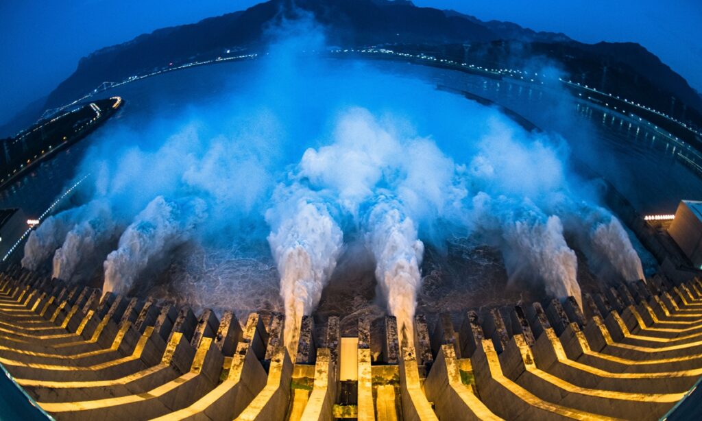 Third flood peak forms along the Yangtze River, high level water will last until early August