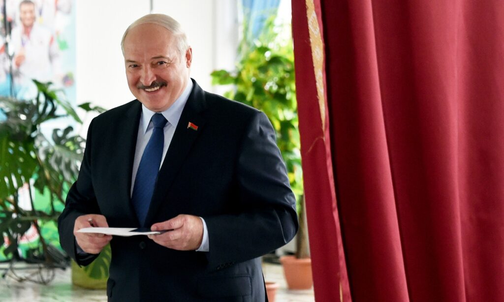 Putin pledges assistance for Lukashenko over protests