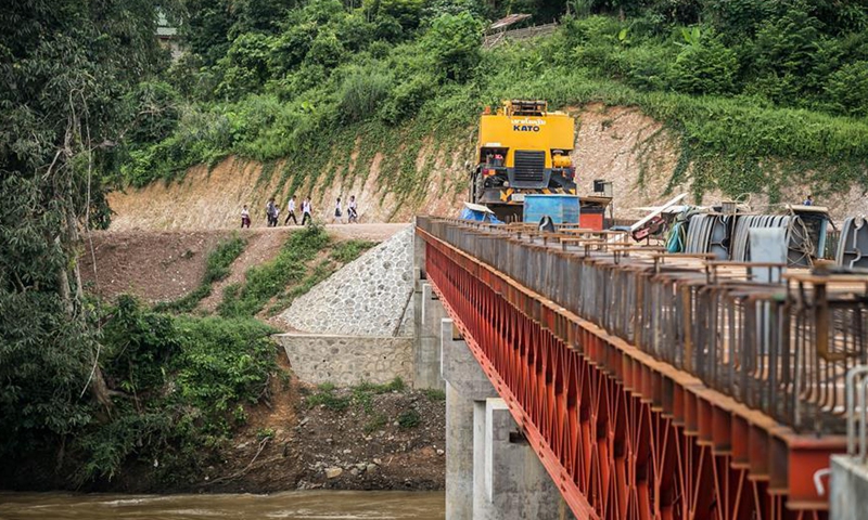 China, Laos cooperate to enhance poverty reduction capacity with hard, soft methods