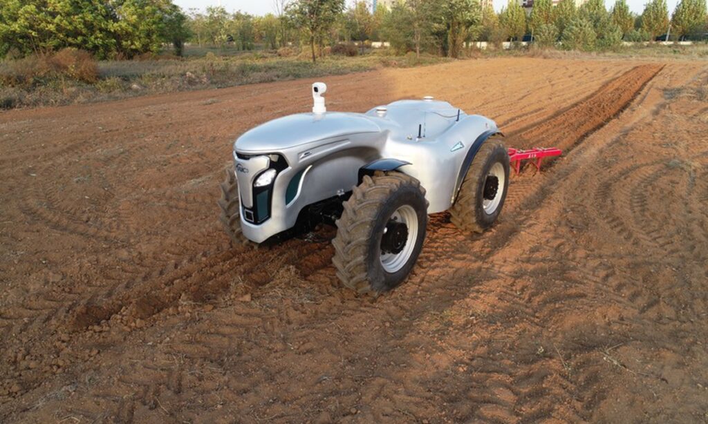 China develops electric-hub driverless tractor