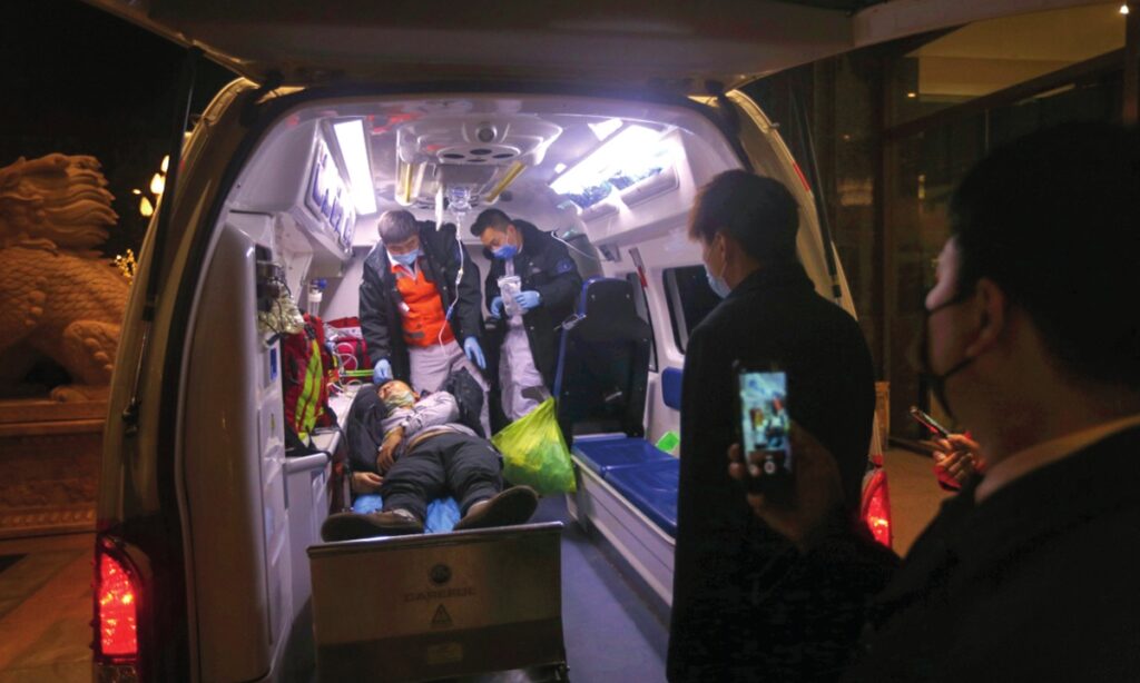 Beijing emergency medical staff save people’s lives amid epidemic, cold winter