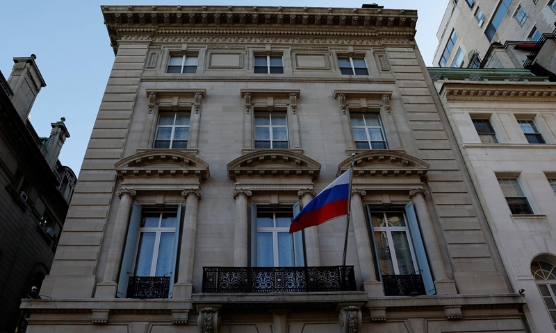 Russian Consulate in NYC Asks State Dept to Ensure Security After Someone Stained Facade With Paint