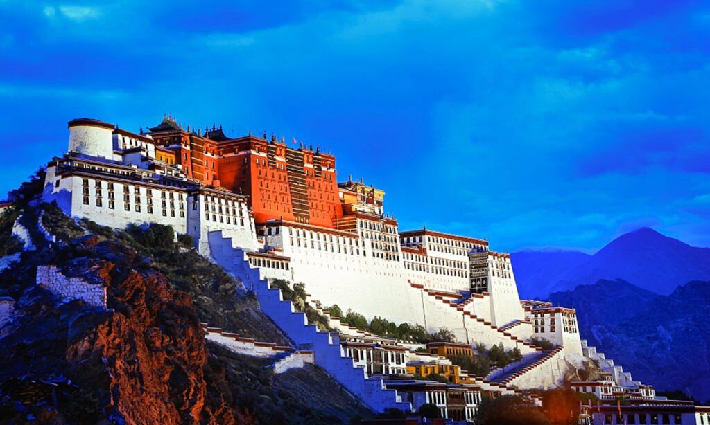 White paper shows real Tibet achievements in 70 years, demonstrates confidence in path amid Western troublemaking