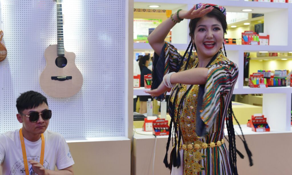 Xinjiang firms make strong push at Hainan expo, eye exports