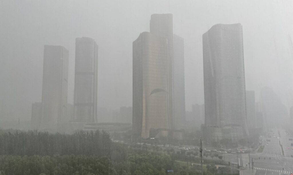 Heavy rainstorm in west Beijing kills two in Haidian district Monday