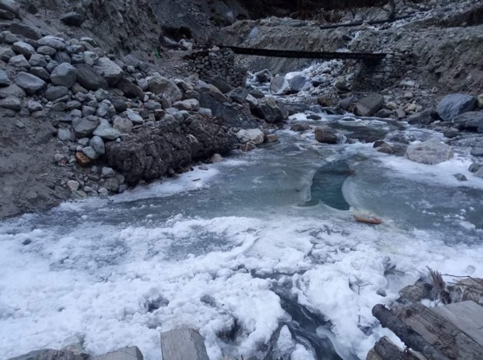 The rivers and lakes of Manang began to freeze