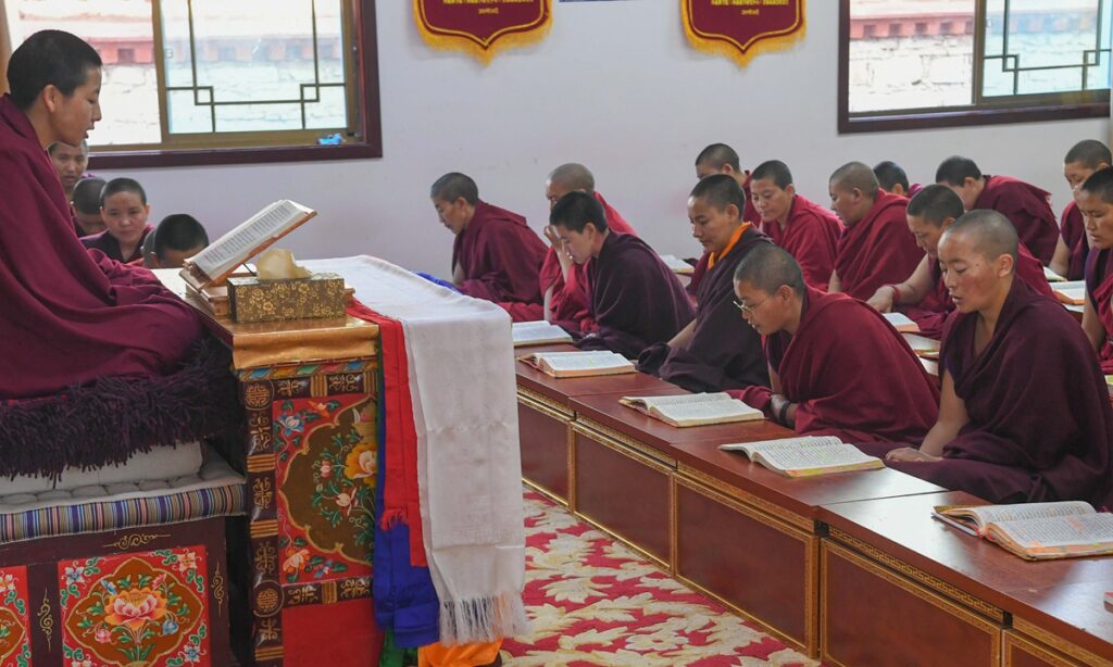 Xi stresses developing religions in Chinese context