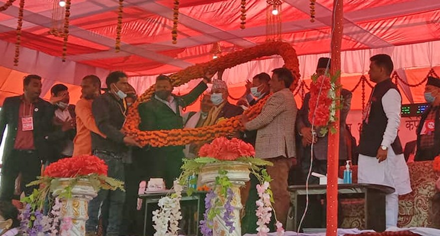 151 kg necklace to UML Chairman Oli