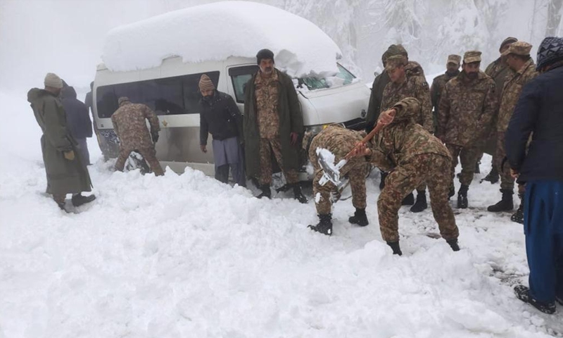 At least 16 stranded snow-tourists die at Pakistan hill station