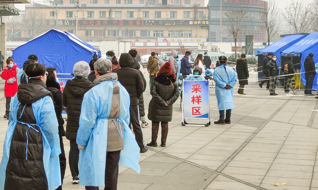 Districts in Beijing rush to test key groups as infections rise