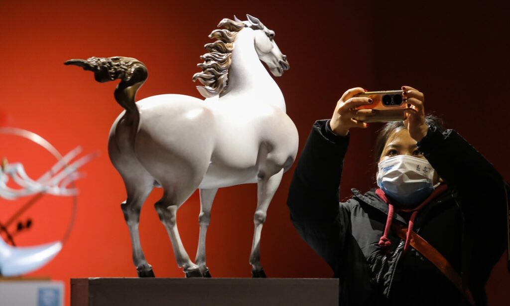 New exhibition shines spotlight on sculptures from artist Wang Dapeng