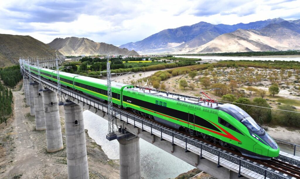 Xizang’s 2022 Spring Festival travel rush kicks off with Fuxing bullet train service for the first time