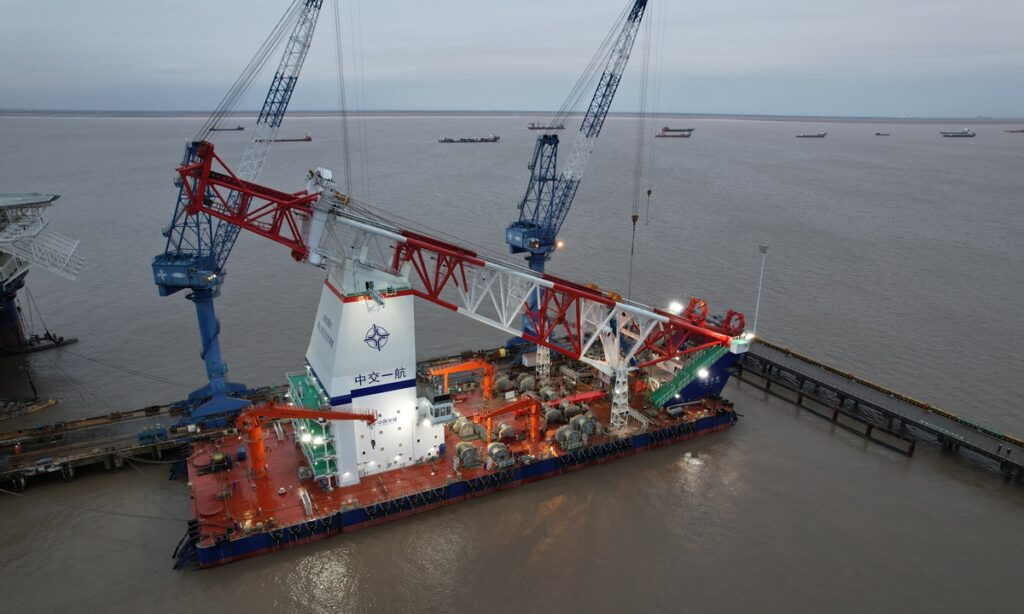 World’s largest pile-driving barge with Beidou system delivered in E.China