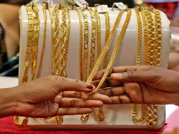 Gold price increased by Rs 800 per tola