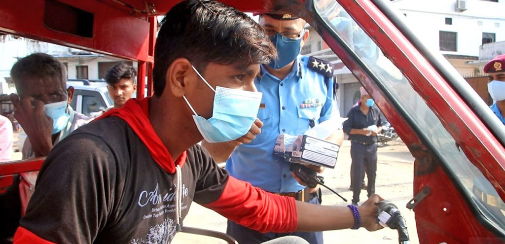 Lalitpur CDO’s order to give a mask to a passenger who does not wear a mask for five rupees