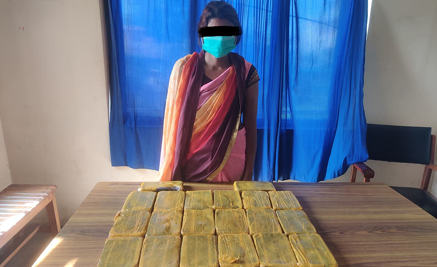 Woman arrested with 10 kg of hashish