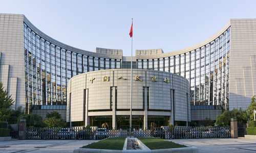 Offshore financial institutions must hold domestic licenses to operate in mainland: official