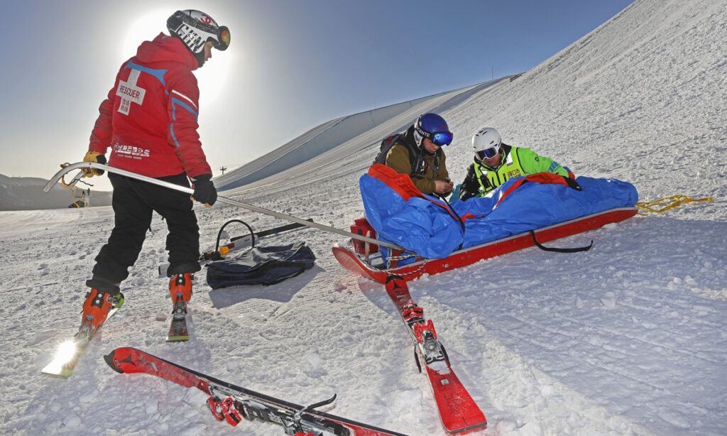 China’s first team of ski doctors saves athletes on snow