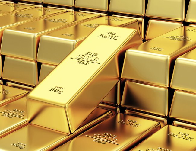 Gold trades at Rs 94,500 per tola