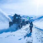 Armed police force clears snow-blanketed major artery on Qinghai-Tibet plateau