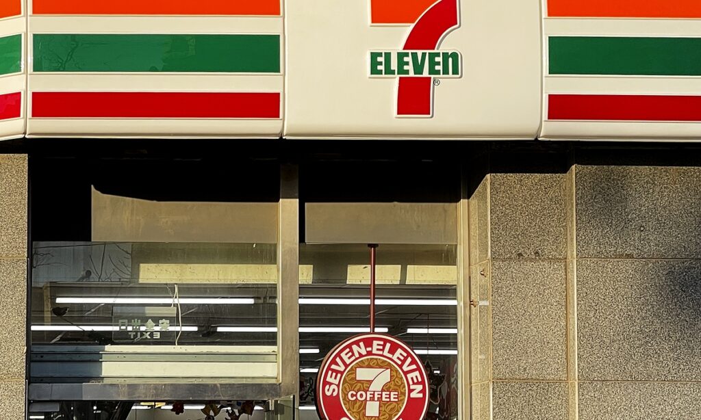 7-eleven, Lawson outlets in Beijing investigated for selling expired food