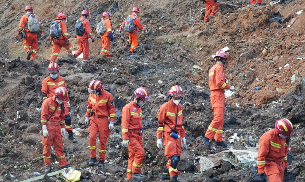 Vice Premier Liu He leads team to Boeing plane crash site; belongings of passengers found