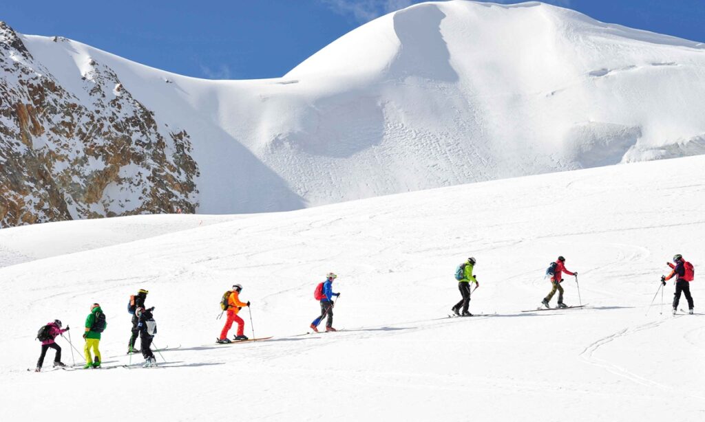 Management of outdoor sports strengthened; climbing mountains above 7,000 meters requires approval: sports authorities