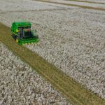 Chinese netizens watch livestreaming of machines planting cotton in Xinjiang, defying groundless ‘forced labor’ allegation