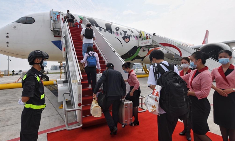 Sichuan Airlines employee suspended from work on hate speech charges