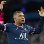 Mbappe made an agreement to stay in PSG