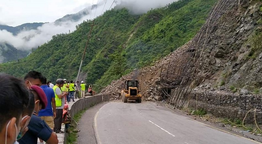 Landslide blocks Muglin-Narayangadh road