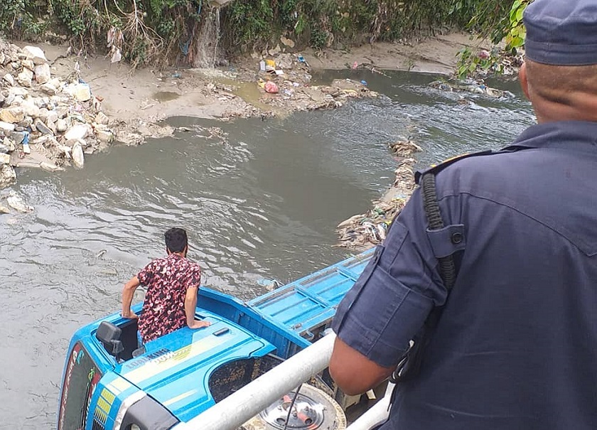 Mini-truck fell off a bridge at Nepaltar