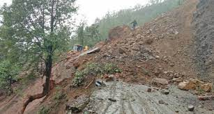 Sisneri road obstructed by landslip in Makawanpur