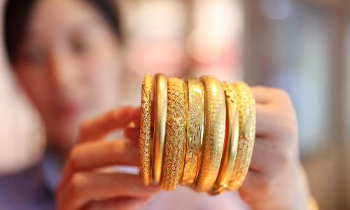 Chinese consumers buy more gold as price plunges to lowest level in 10 months