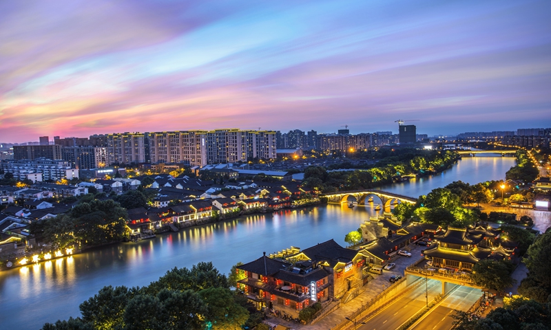 Premier Li urges efforts in coastal economic powerhouses to stabilize growth, revenue