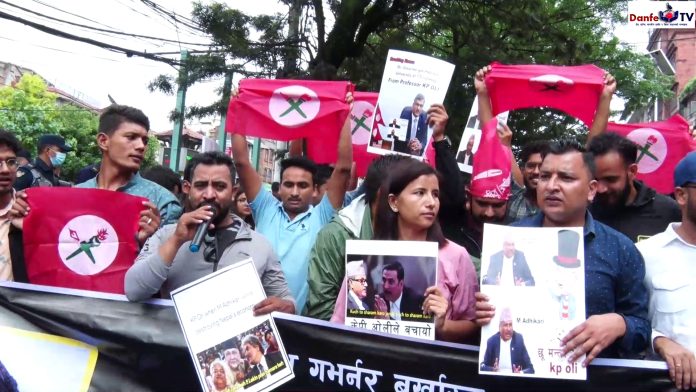 Student organizations demonstrated demanding the resignation of the Governor