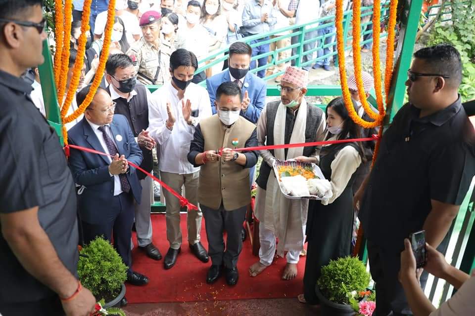 <strong>Chief Minister Tamang Inaugurats ‘Twin Foot Over Bridges’ near TNA</strong>