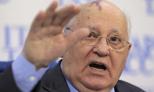 Chinese observers express mixed feelings about Gorbachev, draw lessons from his immature policy of cozying up with West