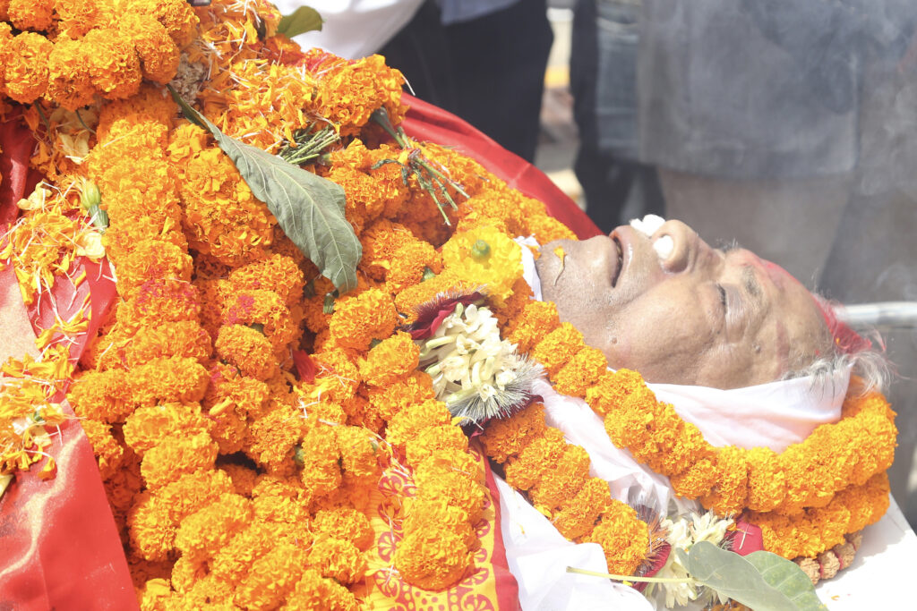 Speaker, top leaders of various political parties pay tributes to Giri