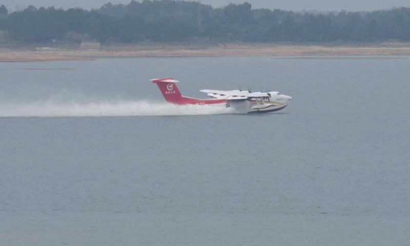 China-developed firefighter aircraft draws 12 tons of water in 15 seconds during test flight: AVIC