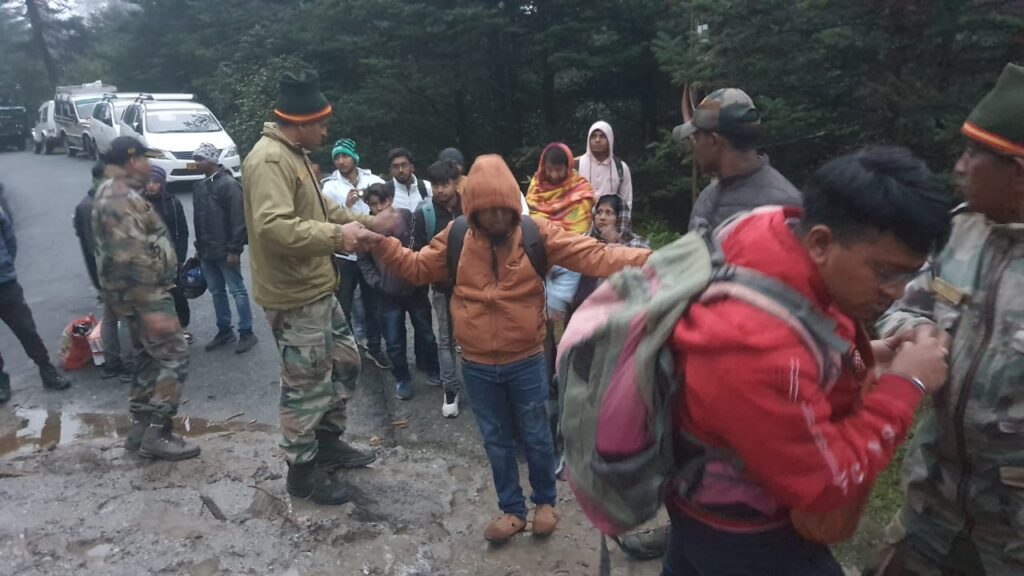 <strong>ARMY RESCUES TOURISTS STRANDED DUE TO LAND SLIDE IN NORTH SIKKIM</strong>