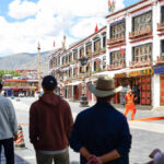 Lhasa partially resumes normal city life after a month of COVID battle